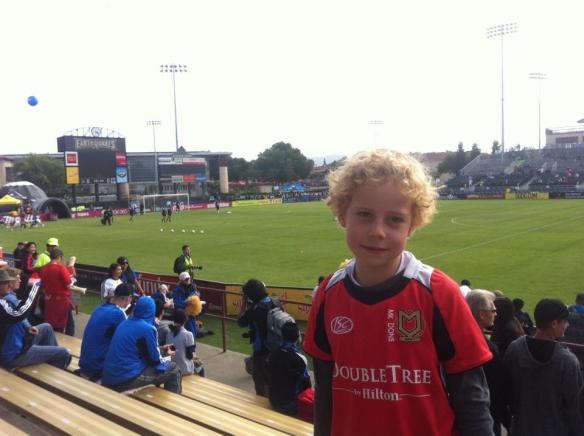 425653_4684316474570_164715957_n